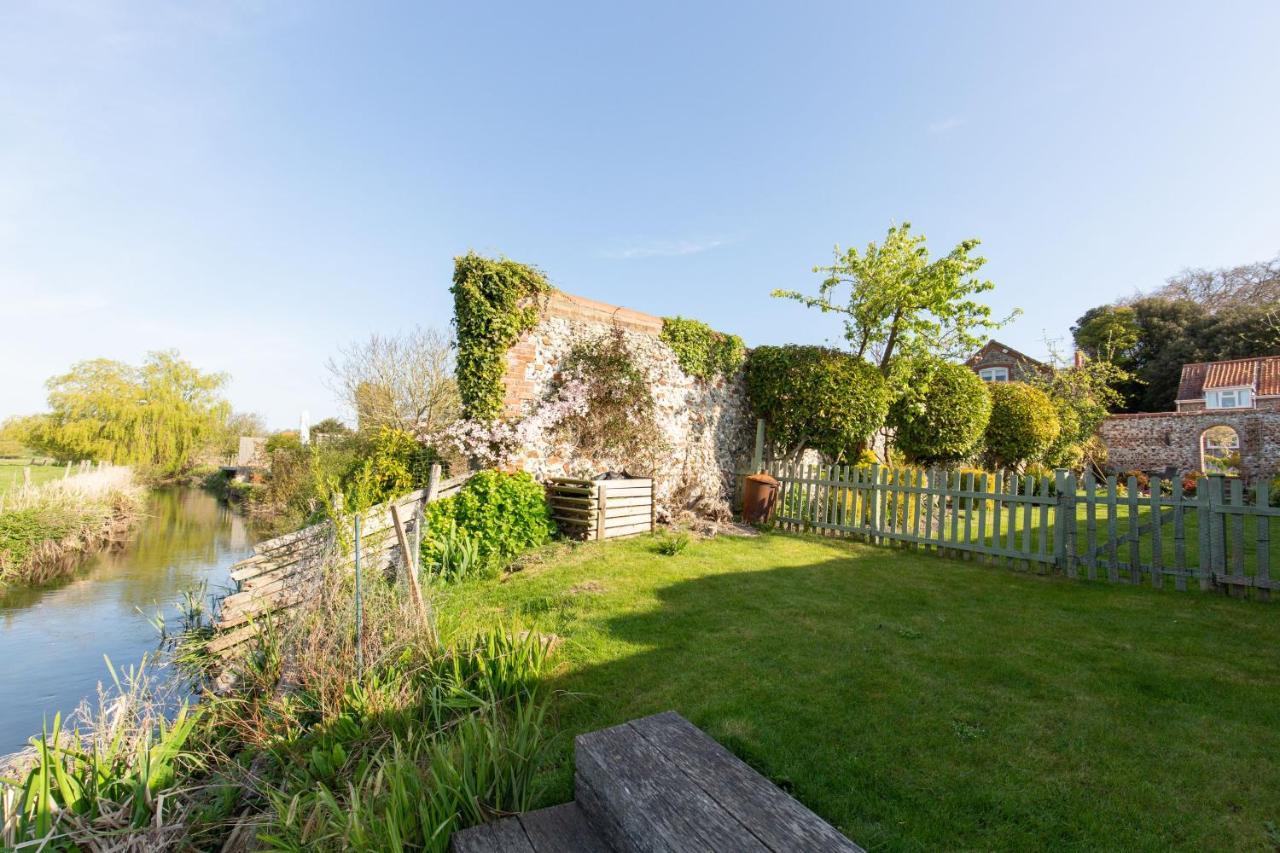 Flint Cottage Stiffkey Exteriör bild